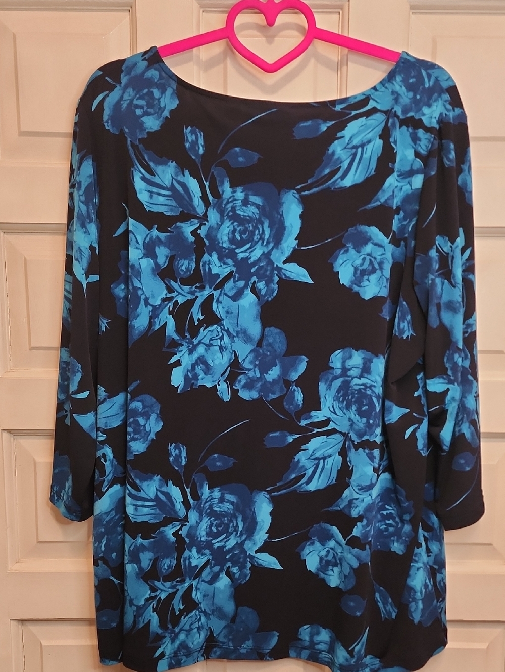 SUSAN GRAVER Women’s ROYAL Blue on Black Floral Scoop Neck Top 3/4 Sleeve - Picture 6 of 6